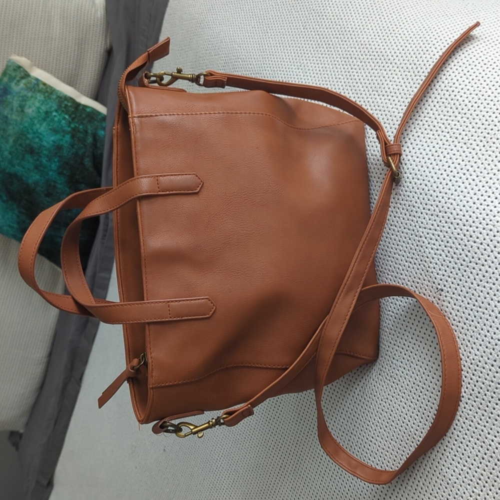 Universal Thread tan purse